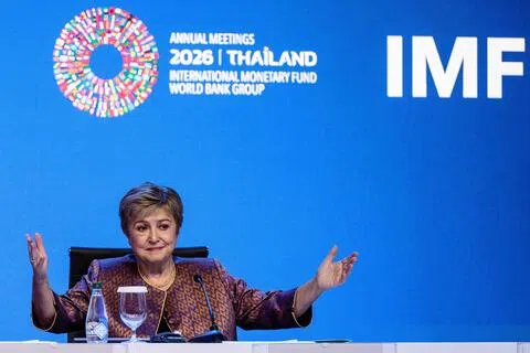 IMF总裁格奥尔基耶娃周三在曼谷召开记者会，直言美国欲以经济强劲增长来应付债务问题的如意算盘恐怕并不足够。（法新社）
