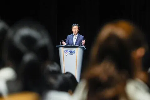 面对AI带来不确定因素 王乙康鼓励学生把握当下学习机会精进技能