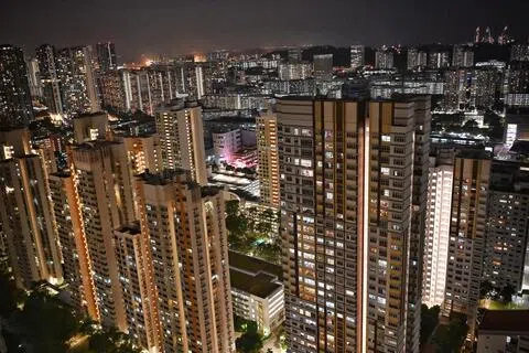 研究发现夜间接触强光可能损害心脏的结构与功能。（《海峡时报》图）