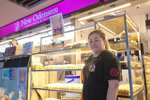 在兀兰北广场面包饮料店工作的沈莉莲期盼新柔地铁早日通车，她的工作地点距离兀兰北站仅15分钟步行路程。（李冠卫摄）