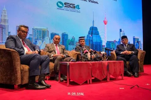 国盟四州集团（SG4 Group）主席海姆希尔曼（左起）、吉打大臣莫哈末沙努西、国盟主席阿末山苏里和吉兰丹大臣莫哈末纳苏鲁丁在国盟四州商业与经济论坛结束后召开记者会。阿末山苏里说，若大选公平竞争，国盟有信心斩获优于上届的战果。（取自阿末山苏里脸书）