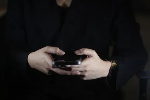被告涉嫌传男性下体照给一名16岁少年。（示意图）