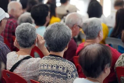 目前，新加坡的银发经济市值达835亿美元，到了2030年将增至1221亿美元（1550亿新元）。（谢智扬摄）