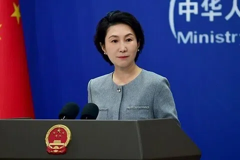 中国外交部发言人毛宁星期三（9月9日）在例行记者会上，敦促美国不要对中国进行不实的指责和抹黑，并强调中美都是AI大国，应当加强合作。图为毛宁9月8日主持例行记者会。（中国外交部官网）
