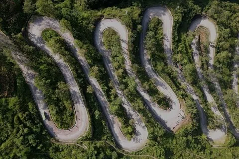 二十四道拐抗战公路是中国全国重点文物保护单位、国家4A级旅游景区。（贵州晴隆县政府网站）