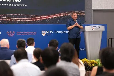 自闭症资源中心副经理古国威星期五（9月11日）在新加坡国立大学计算机学院社会志愿福利团体计算应用项目20年庆祝活动上，介绍国大学生为自闭症资源中心设计的智能系统。（国大提供）
