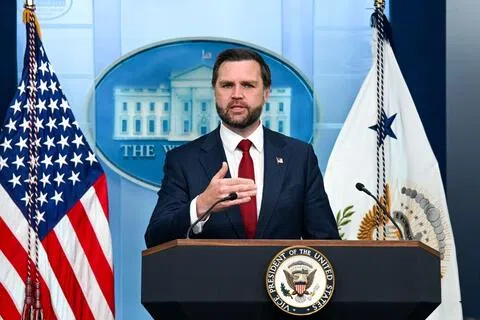 万斯指出，美国努力保障霍尔木兹海峡的石油运输，称华盛顿的行动有助全球避开一场更大规模的能源危机。（彭博社）