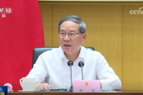 中国总理李强星期一（8月17日）主持召开会议时说，中国当前内需不足问题仍然突出，一些行业企业困难增多。（央视视频截图）