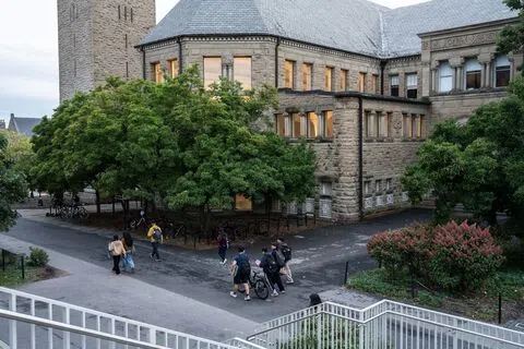 美国康奈尔大学校长科特利科夫星期六（10月3日）说，校方支持由外部律师事务所独立审查学校处理2024年一宗校园性侵案的做法。他形容事件“令人深感不安”，并说事件将对康奈尔社区产生长期影响。图为康奈尔大学的校园。（法新社）
