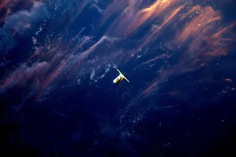 欧洲太空总署宇航员佩斯凯2017年4月22日拍摄“天鹅座”货运飞船接近国际空间站。（示意图／路透社）