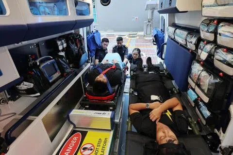 第七代升级版救护车车厢设有可收纳担架，能让救护人员一次过送两名伤患入院，提升救援效率。（唐家鸿摄）