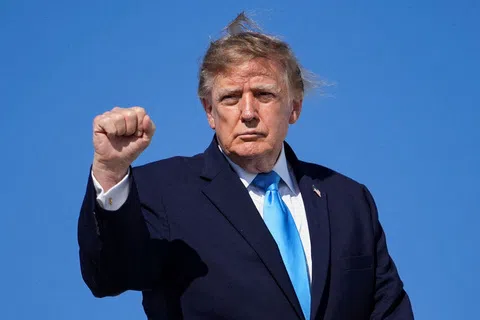 路透社与益普索星期一（10月5日）完成的全国民调显示，32%的美国人认可特朗普的总统表现，与9月民调持平，为特朗普从政以来最低纪录。（路透社）