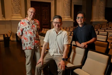 《沧海琴声》导演Raul Garcia（左起）、韩蕴光和本地音乐人何国杰。（白艳琳摄）