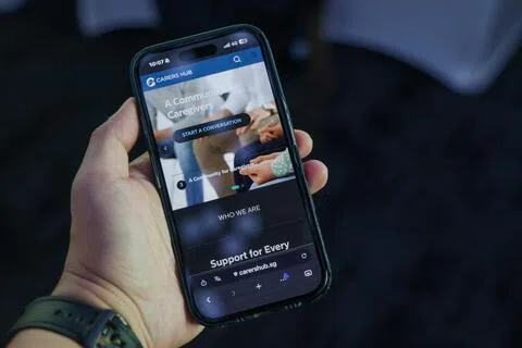 新推出的“看护者资源平台”（Carers Hub）网站，让看护者获取看护资讯、相关资源和支援服务，并通过社区论坛相互交流。（吴先邦摄）