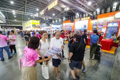 为期三天的第64届全国旅行社协会旅游展8月21日开幕，共有近100个参展商参与，比去年同期增加约22%。（吴先邦摄）