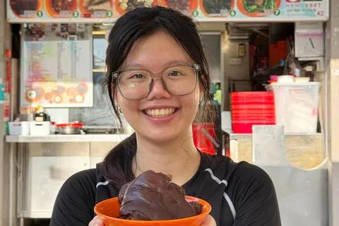 大学毕业后，韩小薇为接手家族档口努力说服父母，最终如愿接手。她还把这段经历拍成短视频，上载到社交媒体。（受访者提供）