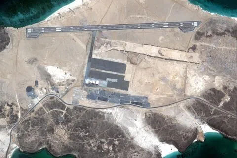 也门政府地方官员9月11日说，胡塞武装已占领位于曼德海峡中央的迈云岛。图为摄于9月11日的迈云岛卫星图像。（路透社）