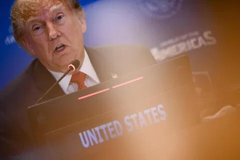 美国总统特朗普星期二在联合国大会上发言时，公开威胁要“摧毁”伊朗，预测古巴政府将垮台，还吹嘘自己抓捕委内瑞拉总统马杜罗，让美国“赢家通吃”。（法新社）