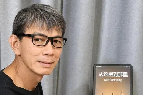 旅居台湾的新加坡人黄木水时隔30多年重拾写作，并将年轻时的作品整理出版成电子诗与散文诗集。（受访者提供）