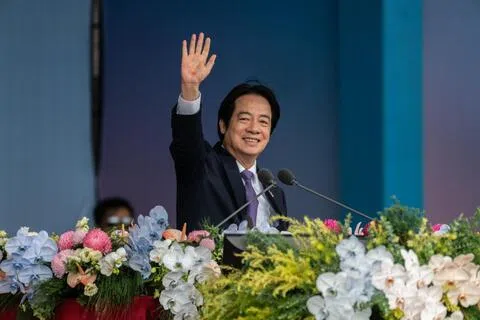 台湾总统赖清德星期六（10月10日）发表双十演说，重点聚焦民生经济与社会福利。谈及两岸关系时，他强调增加国防投资是为吓阻战争，而非挑衅，并表示乐见美国与中国大陆通过对话降低冲突风险。（彭博社）