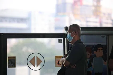 根据国家环境局的最新数据，除了中部，东南西北地区的全国24小时空气污染指数（PSI）介于84至100，属于中等水平。（陈渊庄摄）