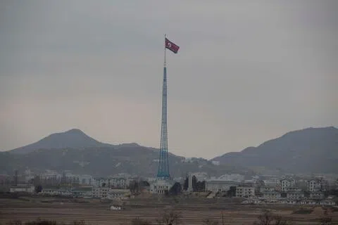 向海外派遣劳工是朝鲜政府的重要外汇收入之一，这些钱几乎全部被用于资助核武器和弹道导弹计划。（路透社）