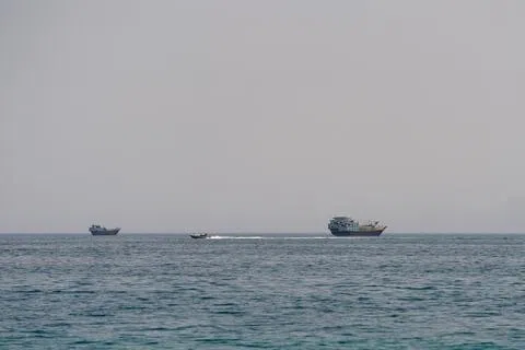 2月28日，美国和以色列联合袭击伊朗后，伊朗加强对霍尔木兹海峡的控制。（路透社档案照片）