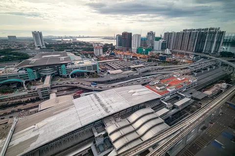 新柔地铁工程正如火如荼推进，预计于2027年初通车。通车后，想到新山度假的新加坡人又多了一项选择。（叶振忠摄）