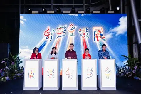 首届新加坡文化节上海开幕 梁振伟：搭建新平台传承新中文化交流