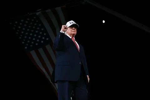 美国总统特朗普星期二（10月20日）在北卡罗来纳州格林维尔的机场参加共和党竞选集会，向选民发表讲话。（法新社）