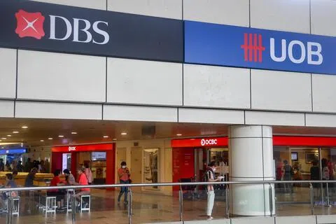 专家指出，数码化所带来的诈骗风险，并不能单靠增加分行就能解决。这须银行、电信公司、警方、数码平台和监管机构协调合作，从网络安全、消费者保护、公众教育到监测等多个层面共同应对。（档案照片）