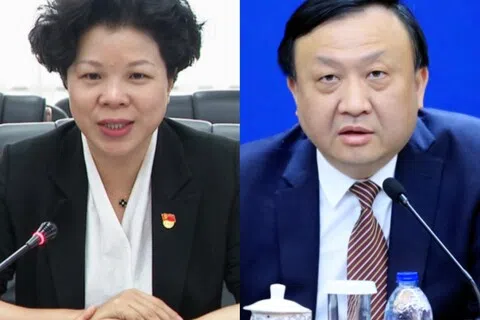 “70后”女高官张迎春（左）已任中共新疆维吾尔自治区党委副书记，成为近年来新疆首名女性党委副书记。同为70后的上海市委常委、秘书长华源，则再度被任命为副市长。（互联网）