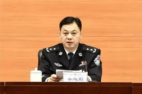 现年52岁的北京市副市长秦运彪兼任公安部副部长。（互联网）