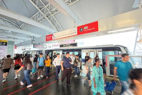 盛港轻轨西内环提早恢复 一些乘客不知情仍等错月台
