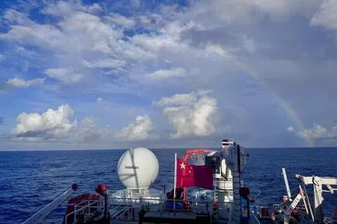 中国大陆自然资源部称，旗下第二海洋研究所8月间在台湾以东海域开展了海洋地球物理综合调查，并称此次调查采用多学科同步调查手段，利用多波束、多道地震、海底地震、重磁等技术采集了包括海底地形、沉积地层、深部地质构造、地球物理场等海底环境基础数据。（中新社）