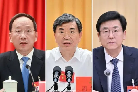 中国安徽、福建和河南三省“一把手”星期三（9月23日）集中调整。周祖翼（中）由福建转任河南省委书记，由此空缺的福建省委书记一职由赵龙（右）接任。中国工业和信息化部部长李乐成（左）任安徽省委书记。（互联网）