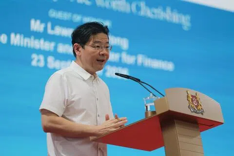 黄总理说，新加坡人今天所拥有的一切，都得益于安全机构为维护国家安全所付出的辛勤努力，以及在整个社会中建立起的防范意识和信任。（张俊杰摄）
