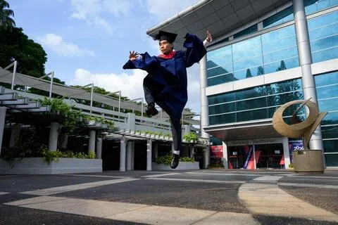 郑宇轩今年从南洋理工大学毕业后，得以全身心投入在职业武术生涯。（郑宇轩提供）