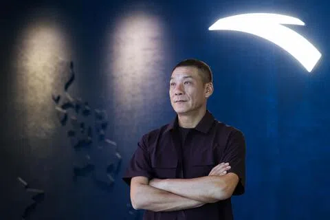 王华友说，安踏的最终愿景是成为世界领先的多品牌体育用品集团，但这不是一句口号，集团须具备很多能力。（林明顺摄）