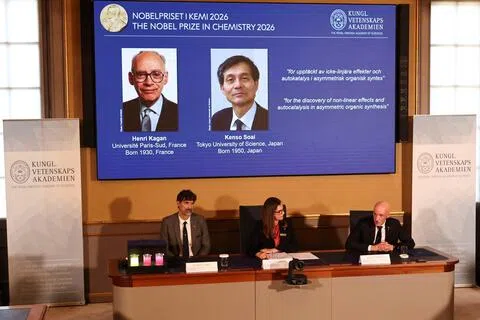 法国有机化学家卡甘（左）和日本化学家硤合宪三获得2026年诺贝尔化学奖。（路透社）