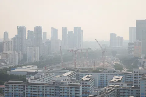 受印尼林火影响，新加坡近日空气品质处于不健康水平。（张俊杰摄）