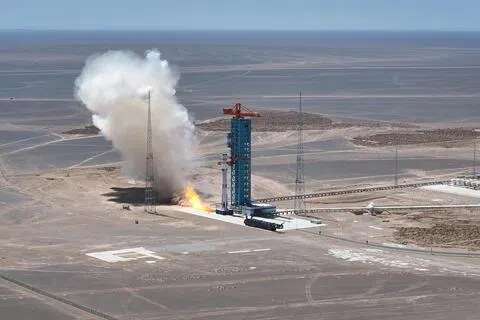 中国航天民企蓝箭航天原定星期二（8月11日）进行的火箭发射据报被推迟。图为朱雀三号重复使用遥二运载火箭6月29日顺利完成静态点火试验。（取自蓝箭航天官网）