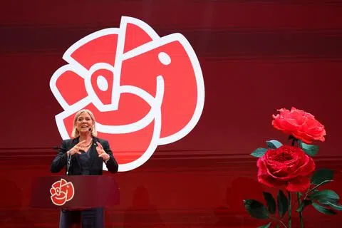 在已统计的逾九成选票中，由社会民主党领袖安德松领导的四个反对党，以三席的微弱优势领先于右翼执政联盟。（路透社）