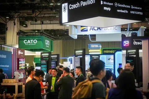 配合本周开跑的新加坡国际网络周，今年度的科技软件大会（GovWare）同步在滨海湾金沙会展中心举行，超过300家参展商及合作伙伴，展示尖端网络安全技术和解决方案。（谢智扬摄）