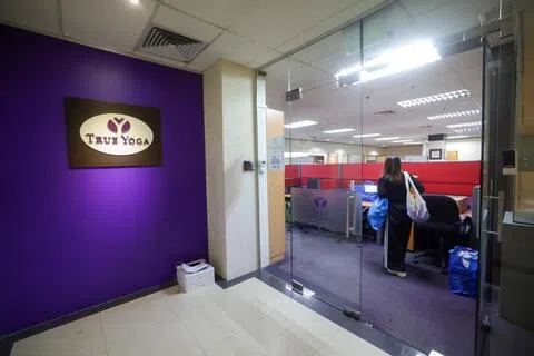 True Fitness与True Yoga上周因负债无法继续经营，全岛场馆无预警关闭，职员一夜之间陷入失业危机。（吴先邦摄）