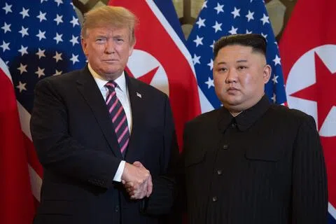 图为2019年2月，特朗普和金正恩在河内会面。（法新社）