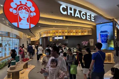 除了高速扩张的餐饮业，中国品牌也迅速进入生活方式、潮玩、科技、电器和时尚等各零售领域。（档案照片）