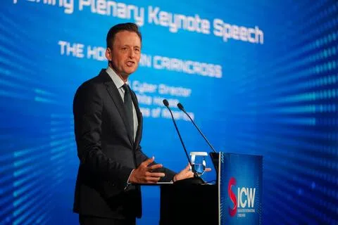 美国总统特朗普的网络安全政策与战略首席顾问、国家网络总监凯恩克罗斯（Sean Cairncross）在第11届新加坡国际网络周发言。（谢智扬摄）