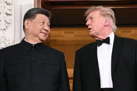 中国国家主席习近平（左）与美国总统特朗普9月24日结束在白宫的会谈后，于北门廊台阶上合影，随后出席国宴。（法新社）