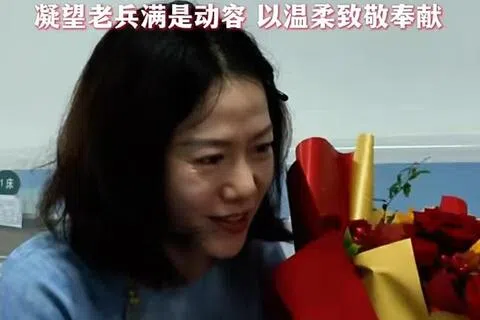 诺贝尔物理学奖得主杨振宁的遗孀翁帆在中国八一建军节前，赴新疆喀什看望老兵。（“喀什地区融媒”微信视频号视频截图）